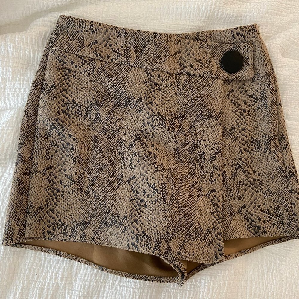 Zara Snakeskin Skort!